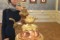 РУС 👇. My take on selfie with celebrities… 😋At  Albertina  with the signature bunny, who is humbly sharing a room with seven other Durhers’ engravings. 🐇 And my Renaissance take on an essential  Paleo combo: skinny jeans tucked in boots.  Updated with the Victorian felt neck-warmer and a headpiece.  Swipe. 👸☺️ Альбертина селфи. Повод рассказать вам, что я тоже ношу джинсы и даже заправляю их в сапоги,  и ничто человеческое мне не чуждо. (Три фотки в слайд-шоу). Приемы, позволяющие салонной внешности носить степное сочетание: все в одном (дружественном к подтону кожи) цвете (темно-синий: джинсы, сапоги, свитер, шапка). Укрепления елизаветинского воротника. Ждите эти высокие горловины с воланами в ближайшем будущем повсеместно, от Вога до H&M.